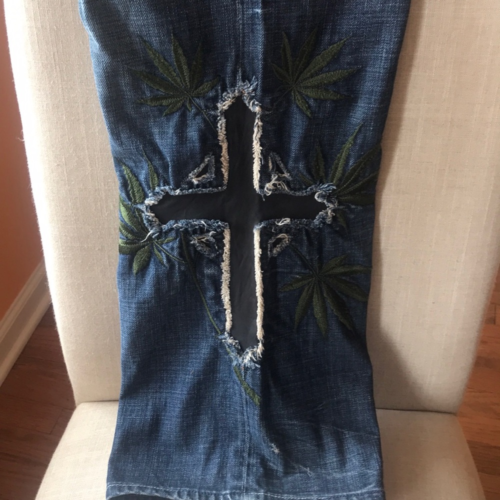Men’s designer denim w/embroidered&leather detail